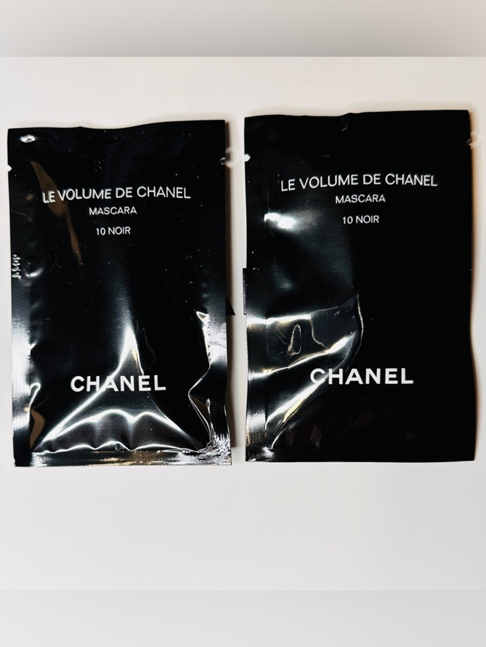 Set of 2 CHANEL Le Volume De Chanel Black Mascara 10 Noir Sample Travel. Sealed